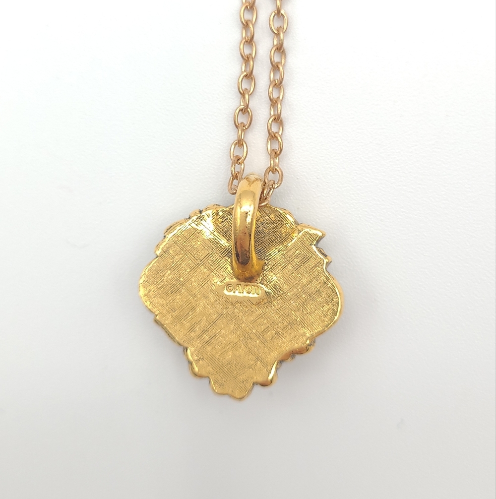 Vintage Avon Gold Floral Pendant Necklace Victorian Rose Cameo Style - Picture 12 of 12